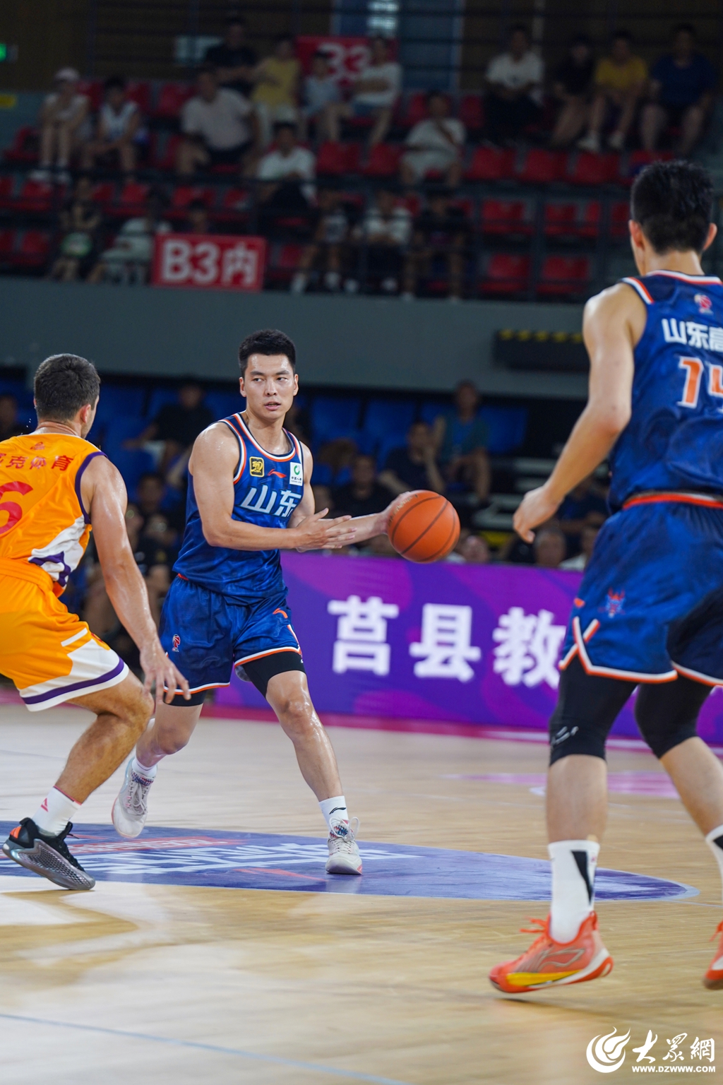 开云在线-包含NBA总决赛今晚走向成谜,山东男篮临场应变,球迷炸锅,更衣室氛围转暖的词条