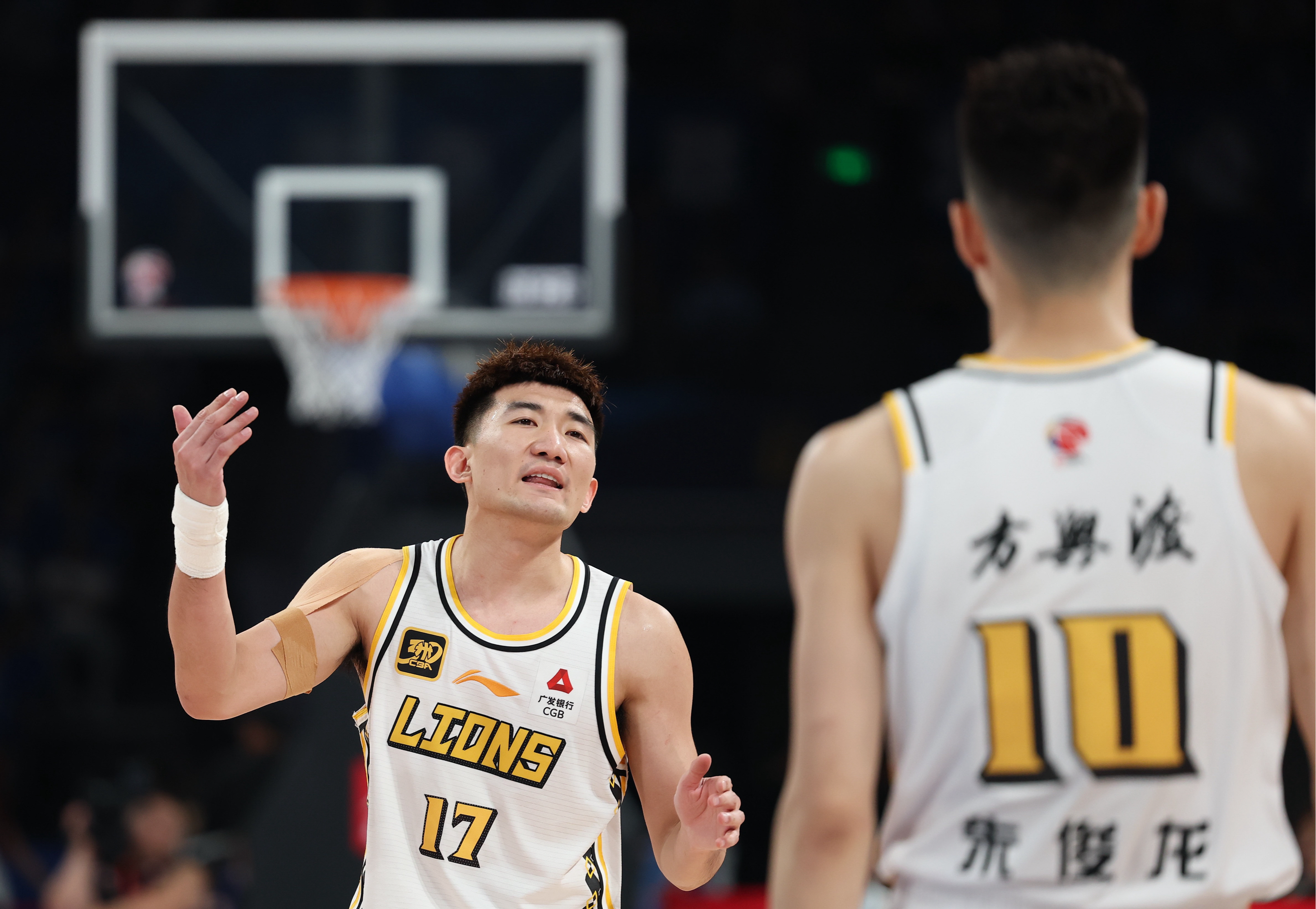 开云娱乐-关于里昂发布备战花絮;集结日豪取连胜;CBA常规赛任务艰巨;更衣室氛围转暖的信息